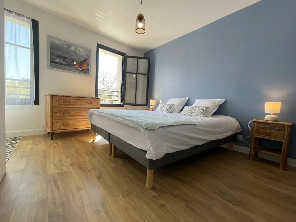 Plein Centre Auray - Grand Duplex 2 Chambres Avec Terrasse Ensoleillee France
