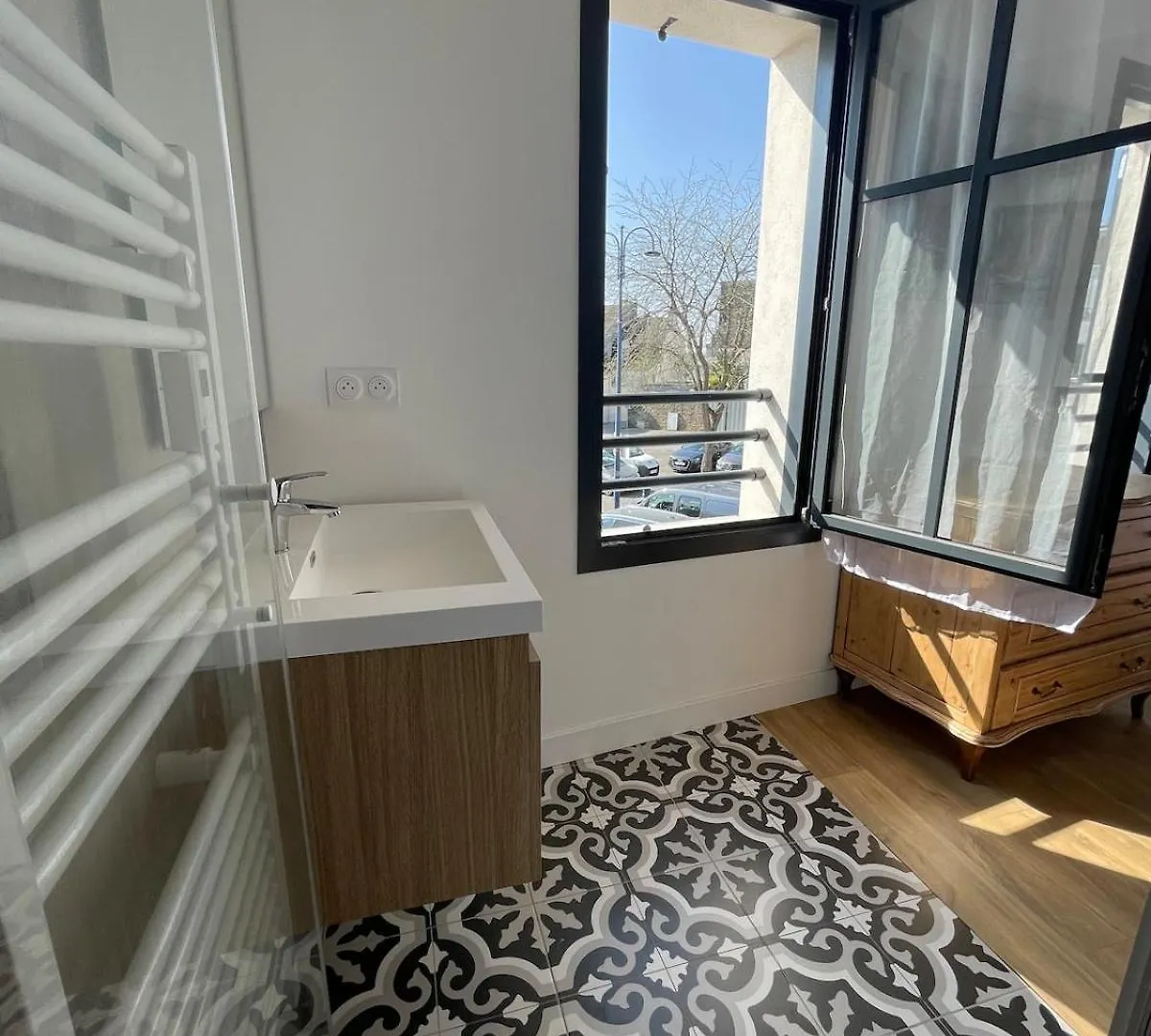 Plein Centre Auray - Grand Duplex 2 Chambres Avec Terrasse Ensoleillee 0*,  France