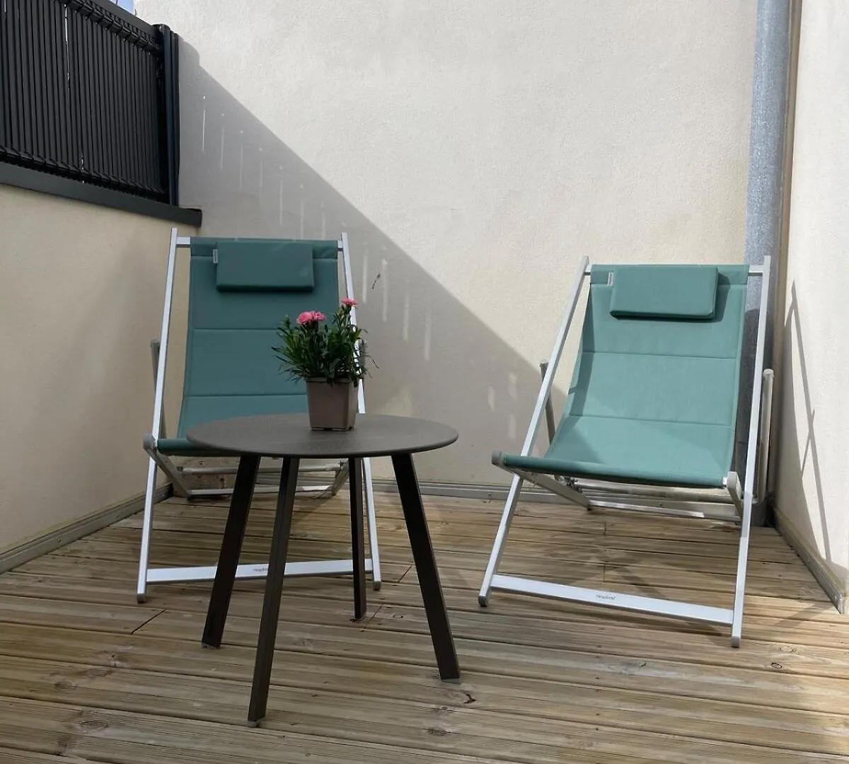 Plein Centre Auray - Grand Duplex 2 Chambres Avec Terrasse Ensoleillee France